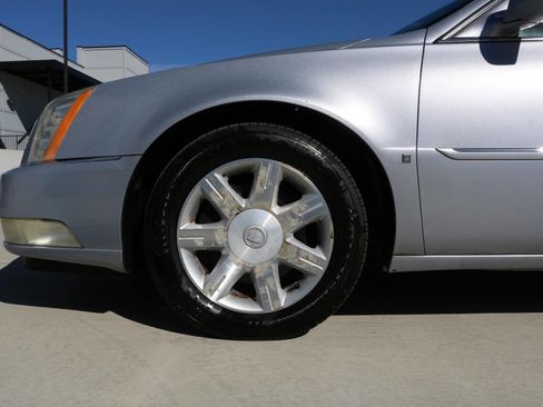 Used 2006 Cadillac DTS Performance image 32