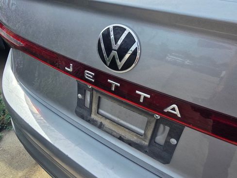 Used 2025 Volkswagen Jetta SE FWD image 11