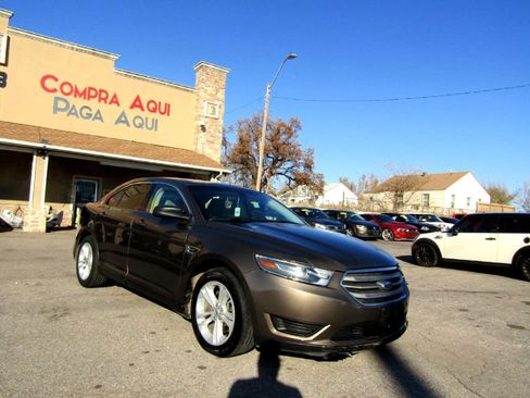 Used 2016 Ford Taurus SE image 5