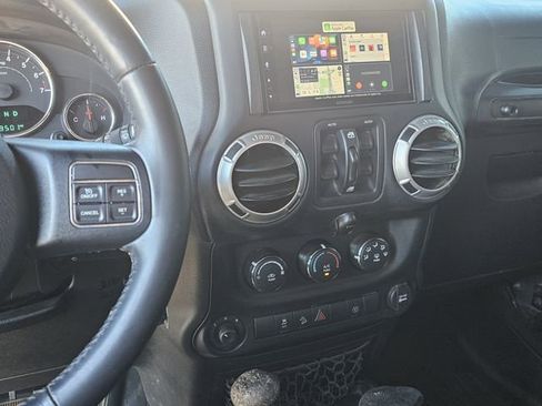 Used 2016 Jeep Wrangler Unlimited Sahara w/ Connectivity Group image 9