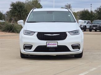 Used 2022 Chrysler Pacifica Touring-L video 2