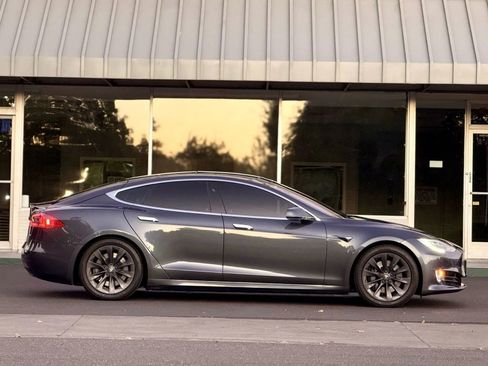 Used 2018 Tesla Model S 75D image 4