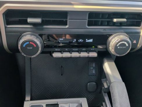 Used 2025 Toyota Tacoma SR5 AWD/4WD image 23