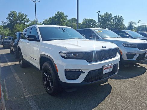 New 2025 Jeep Grand Cherokee Limited w/ Black Appearance Package image 3
