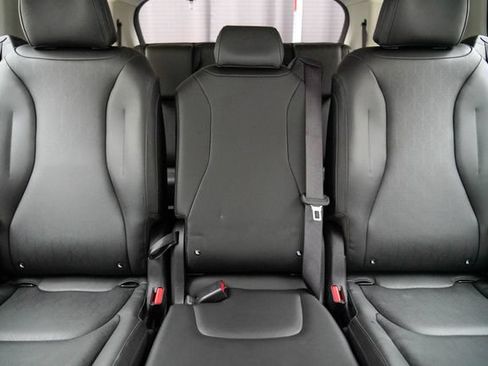 Used 2022 Kia Carnival EX FWD image 26