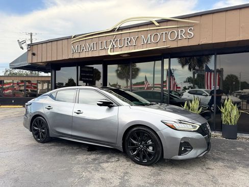 Used 2023 Nissan Maxima SR w/ Sport Mat Group FWD image 2