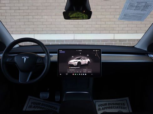 Used 2023 Tesla Model Y Performance AWD/4WD image 29
