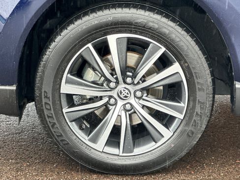 Used 2024 Toyota Venza LE image 24