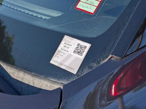 Certified 2023 Kia Carnival EX image 15