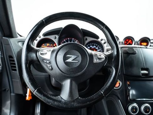Used 2016 Nissan 370Z Coupe RWD image 22