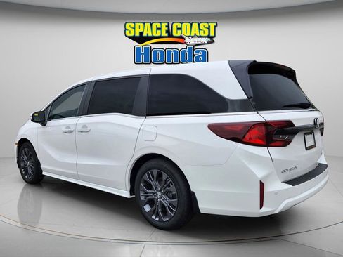 New 2026 Honda Odyssey Touring image 7