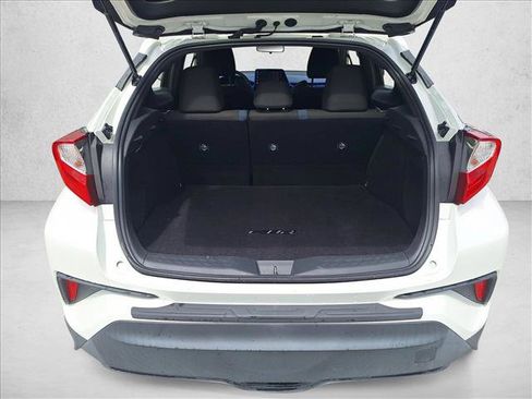 Used 2020 Toyota C-HR XLE FWD image 17