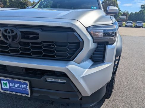 Used 2025 Toyota Tacoma TRD Off-Road AWD/4WD image 11