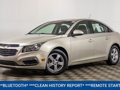 Used 2015 Chevrolet Cruze LT image 2