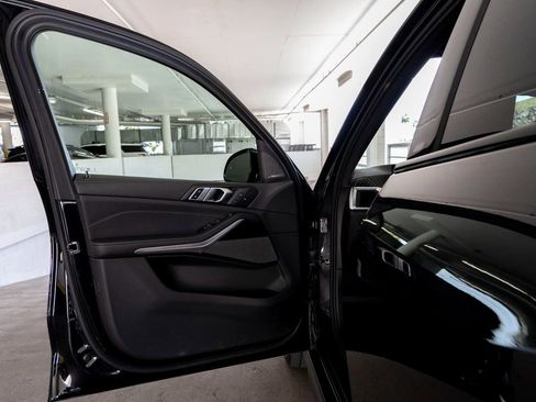 Used 2025 BMW X5 xDrive40i image 13