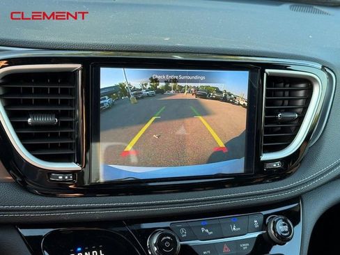 New 2026 Chrysler Pacifica Select image 18