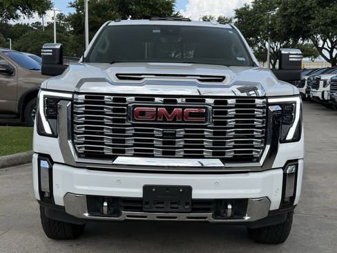 Used 2024 GMC Sierra 2500 Denali w/ Denali Reserve Package AWD/4WD image 10