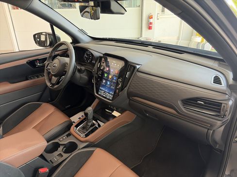 Used 2025 Subaru Forester Touring AWD/4WD image 38