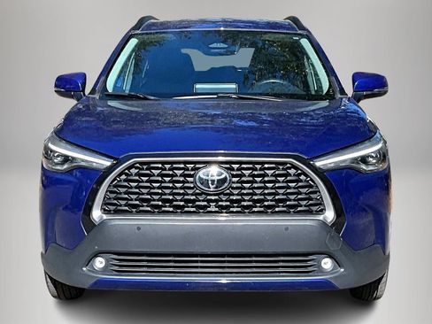 Used 2024 Toyota Corolla Cross XLE image 3