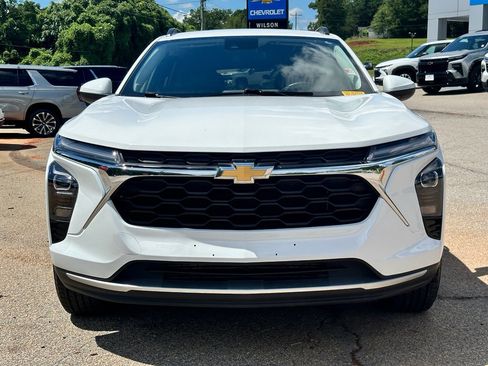 Used 2024 Chevrolet Trax LT w/ Driver Confidence Package FWD image 5
