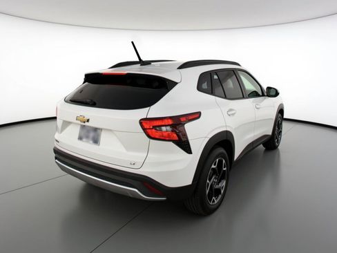 Used 2025 Chevrolet Trax LT image 9