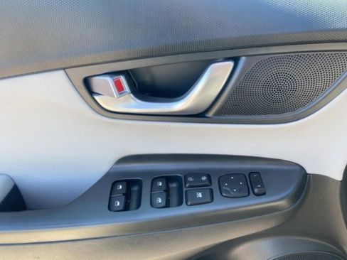 Used 2022 Hyundai Kona Limited image 13