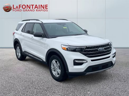 Used 2023 Ford Explorer XLT w/ Equipment Group 202A image 3