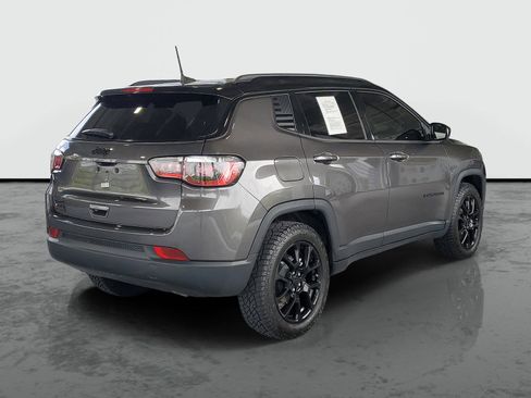 Used 2023 Jeep Compass Latitude AWD/4WD image 2