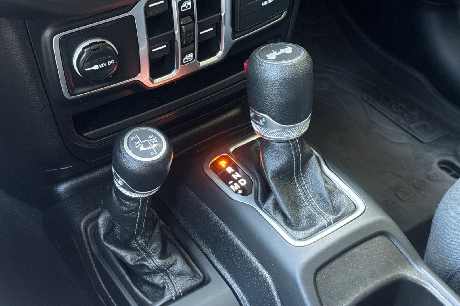 Used 2025 Jeep Wrangler Unlimited Sahara AWD/4WD image 21