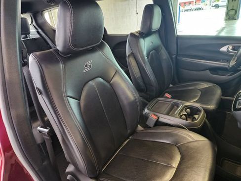 Used 2019 Chrysler Pacifica Touring-L w/ S Appearance Package FWD image 19
