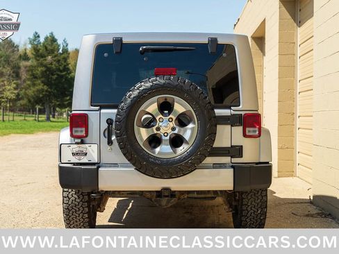 Used 2018 Jeep Wrangler Unlimited Sahara w/ Dual Top Group AWD/4WD image 55
