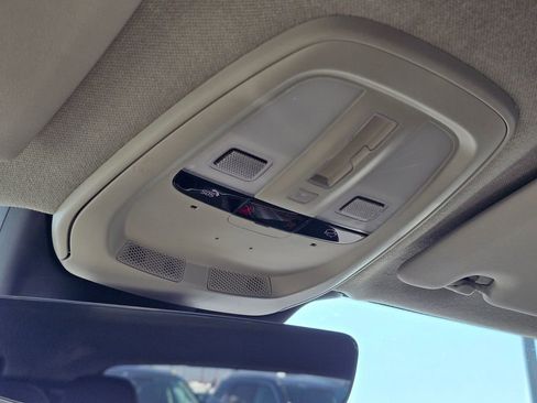 Used 2023 Volvo XC40 B5 Plus image 33