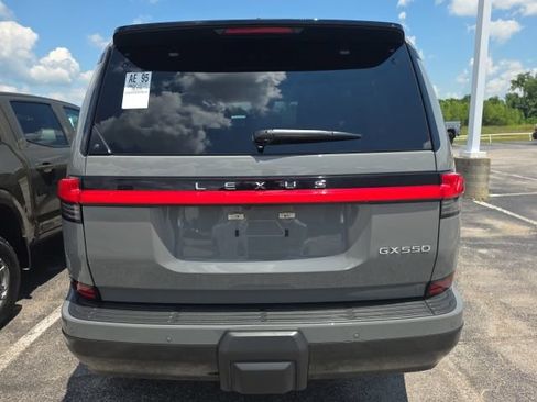 Used 2024 Lexus GX 550 w/ Accessory Package (2T) AWD/4WD image 3