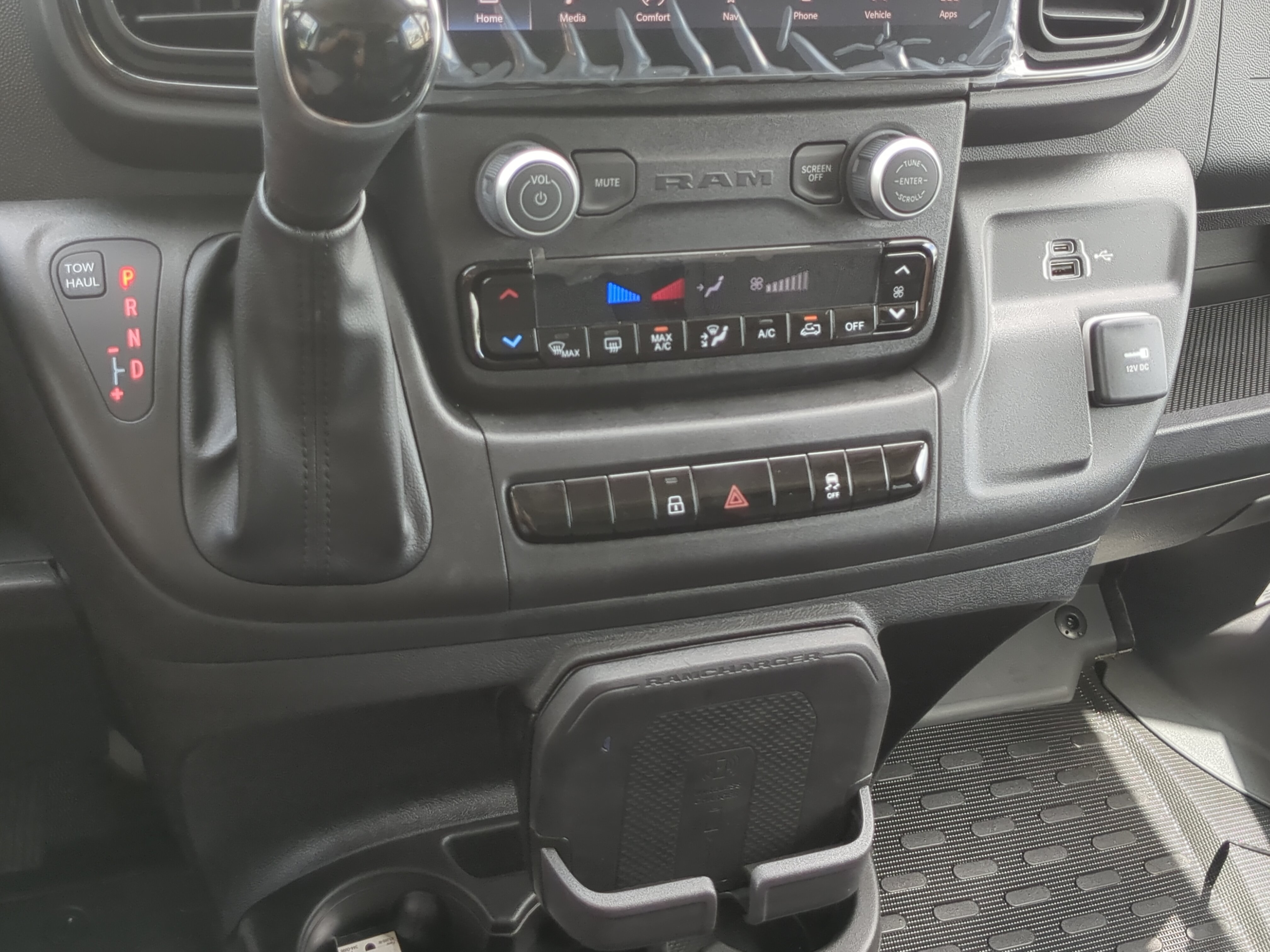 New 2026 RAM ProMaster 2500 w/ Premium Convenience Group FWD image 16