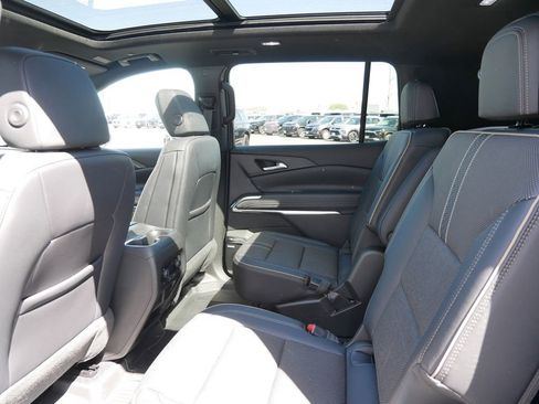 New 2026 Chevrolet Traverse High Country w/ LPO, Floor Liner Package AWD/4WD image 17