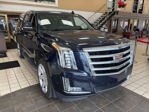 Used 2017 Cadillac Escalade ESV Luxury image 18