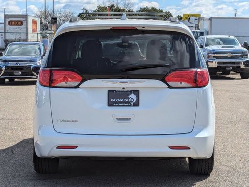 Used 2020 Chrysler Voyager Lxi image 10