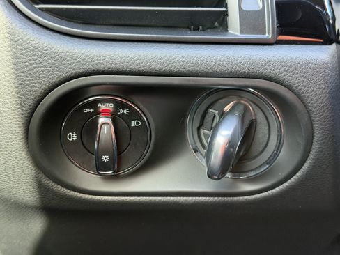 Certified 2021 Porsche Macan image 34