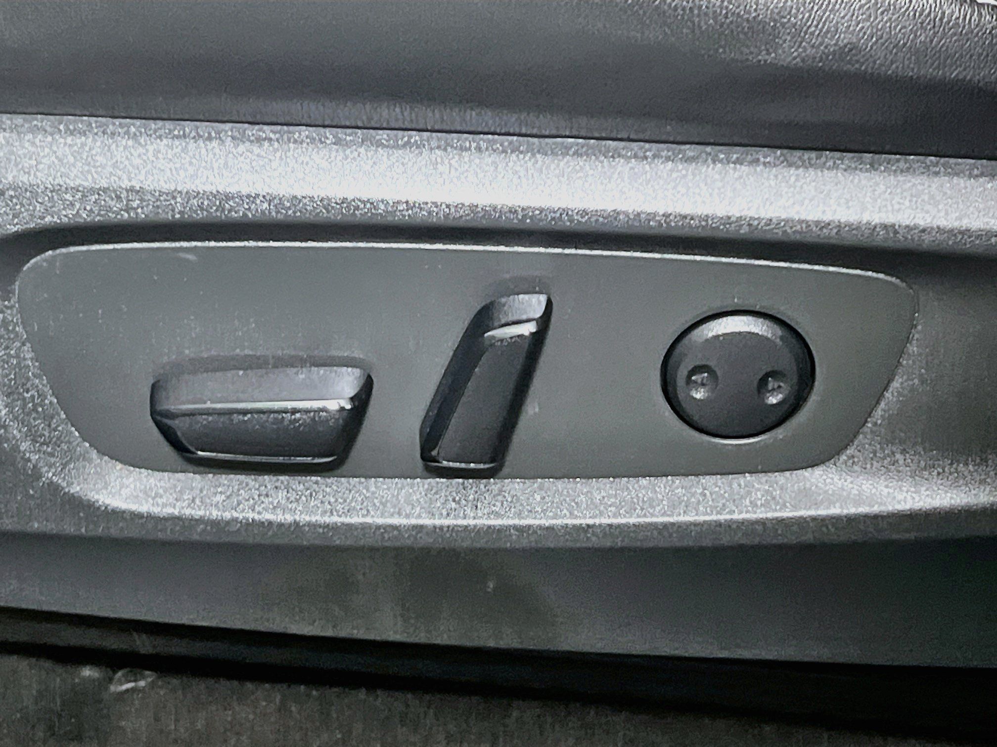 Used 2023 Nissan Pathfinder SL w/ SL Premium Package FWD image 15