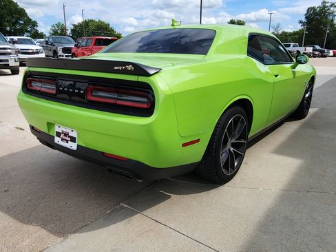 Used 2015 Dodge Challenger R/T Scat Pack w/ Leather Interior Group RWD image 4