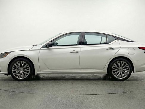 Used 2025 Nissan Altima 2.5 SV image 5