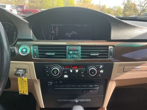 Used 2010 BMW 328i xDrive Sedan AWD/4WD image 16
