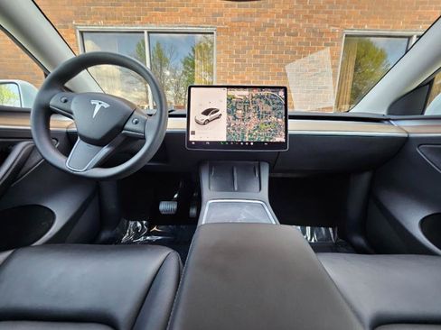 Used 2023 Tesla Model Y Long Range image 40