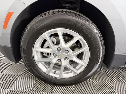Used 2024 Chevrolet Equinox LT FWD image 9