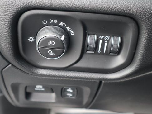 New 2026 RAM 1500 4x4 Crew Cab image 8