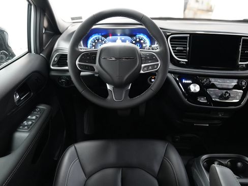 New 2026 Chrysler Pacifica Select AWD/4WD image 13