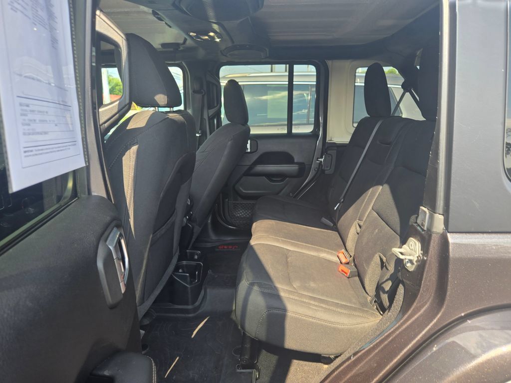 Used 2020 Jeep Wrangler Unlimited Sahara AWD/4WD image 8