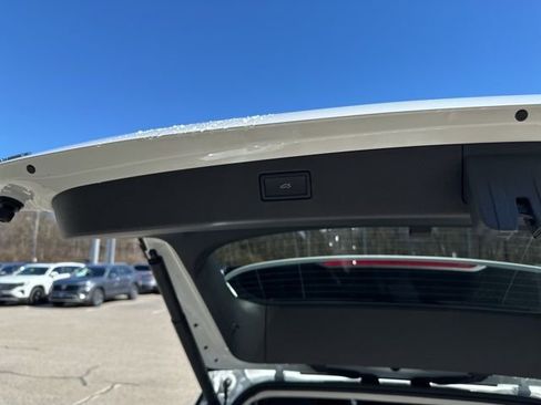 New 2026 Volkswagen Tiguan SE AWD/4WD image 9