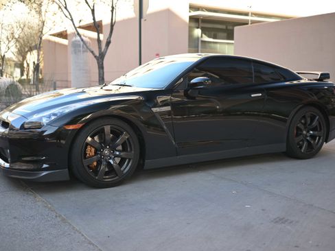 Used 2010 Nissan GT-R Premium image 3