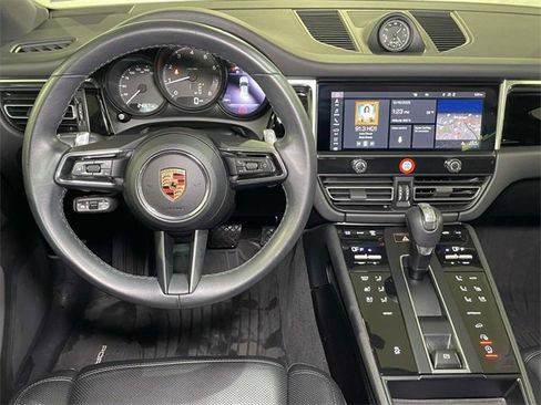 Used 2024 Porsche Macan image 27